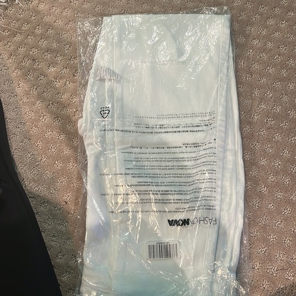 Fashion Nova Canopy white jeans size junior, size 15 - Picture 4 of 4